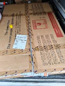 4 x 100 watt solar panels. new in boxes. with 4 to1 mc4 connecto - Photo 3
