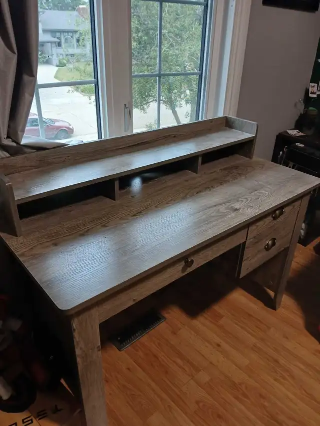 Kids desk