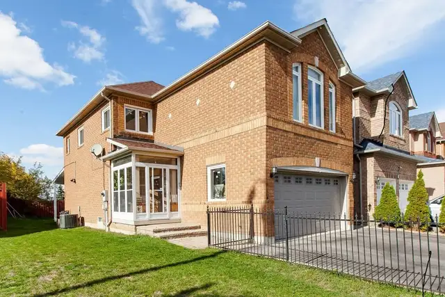 Large Basement Suite with 1 Bedroom   Den, 1 Bathroom -Heartland