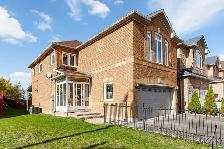 Large Basement Suite with 1 Bedroom   Den, 1 Bathroom -Heartland