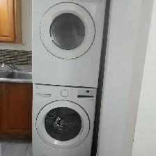 Large Basement Suite with 1 Bedroom   Den, 1 Bathroom -Heartland - Photo 8