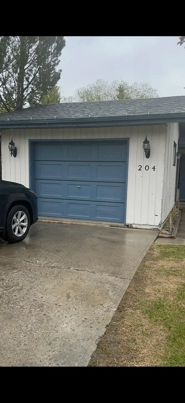 available Oct 1 single garage ranchland $200/per month
