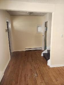 Room for rent in 2 story 2bdrm apt all incl Mt.Pleasant-Eglinton - Photo 2