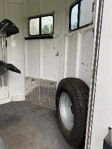 Two horse trailer - Photo 7