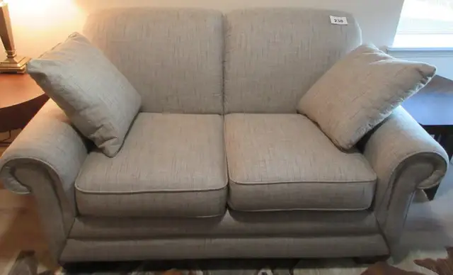LIKE NEW:  LA-Z-BOY LOVESEAT