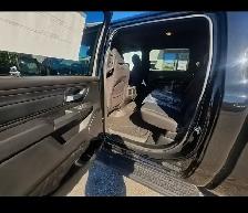 2026 Ram 1500 Black Express - Photo 8
