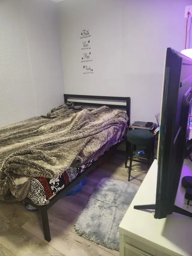 Basement Pvt Room in  Scarborough - Available NOW