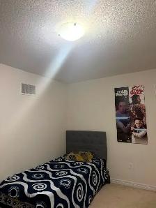 One furnished room for female in Woodstock - Photo 2