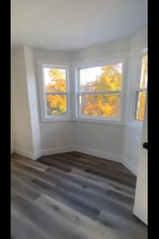 LOVELY 2 BR FLAT DOWNTOWN WINDSOR ACT FAST ! - Photo 2