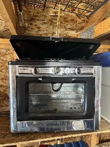 Camp stove with oven