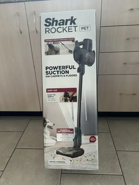 Balayeuse Shark Rocket Pet - Neuve, jamais utilisée