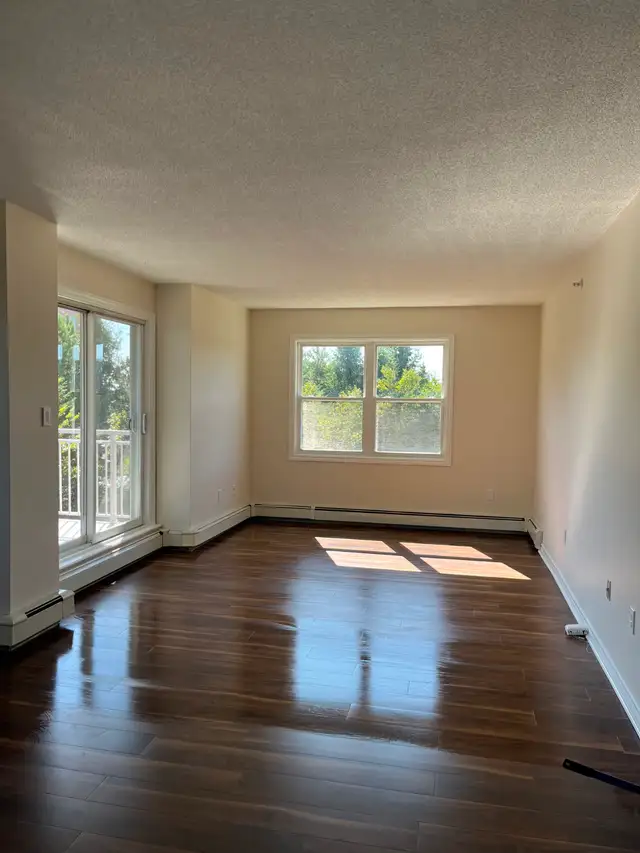 2 bedroom   den available for October 1st