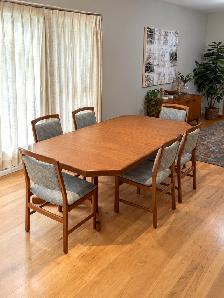 Mid century. TEAK TECK. Dining room set. VERY LARGE Table   2 ra