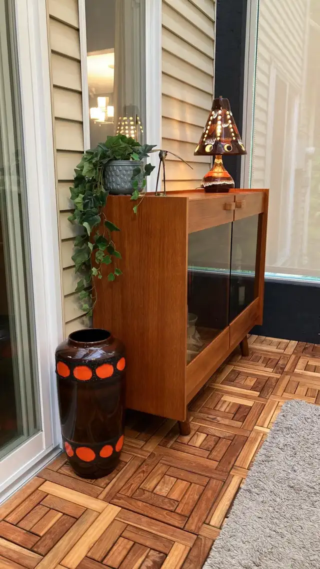 Mid century. TEAK TECK Buffet, vaisselier, vitrine, étagère disq