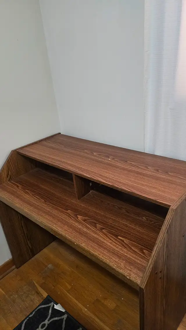 SELLING DESK, MINT CONDITION.