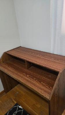 SELLING DESK, MINT CONDITION.