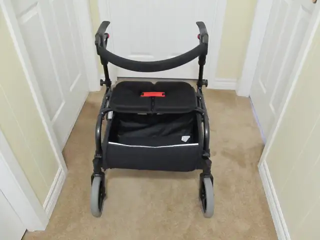 NEXUS SUPER LOW 3 ROLLATOR IN EXCELLENT CONDITION