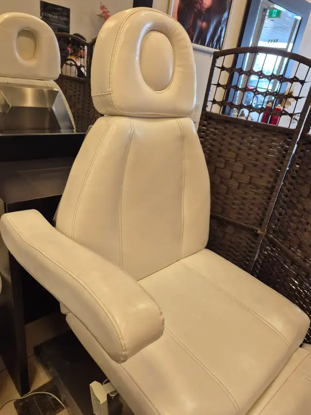Esthetic chair laval..
