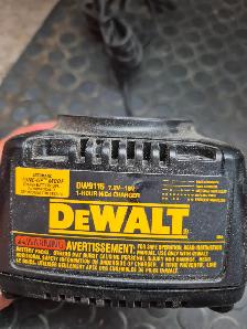 Dewalt 18v battery charger - Photo 2