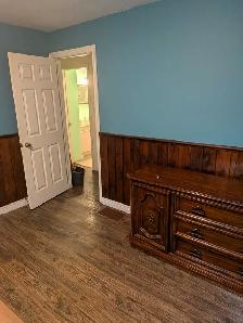 Master bedroom with private bathroom for rent - Photo 2