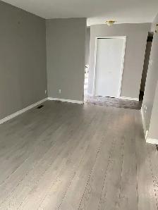Renovated 3BRS/1.5Bath/Basmt/Parking Close to Millwood T.Centre - Photo 2
