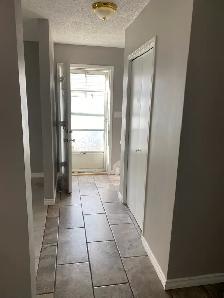 Renovated 3BRS/1.5Bath/Basmt/Parking Close to Millwood T.Centre - Photo 6