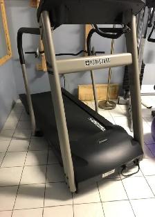 TAPIS ROULANT ARVIDA 581-490-2654 comme neuf  de qualité