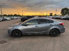 2017 Kia FORTE - Photo 4
