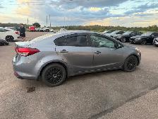 2017 Kia FORTE - Photo 6