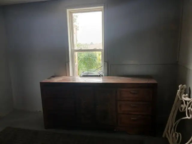 BIG ROOM FOR RENT AVAIL IMMEDIATELY $700 INCLUSIVE 365-833-7870