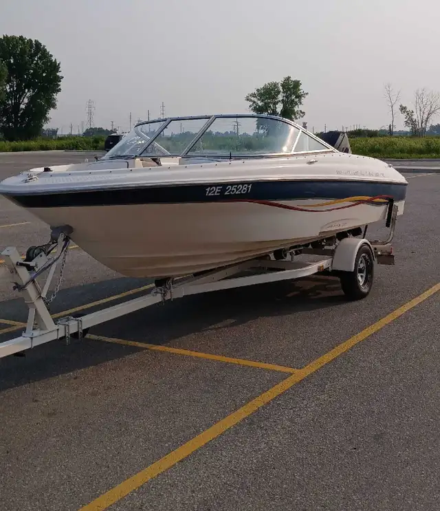 Bayliner Capri boat