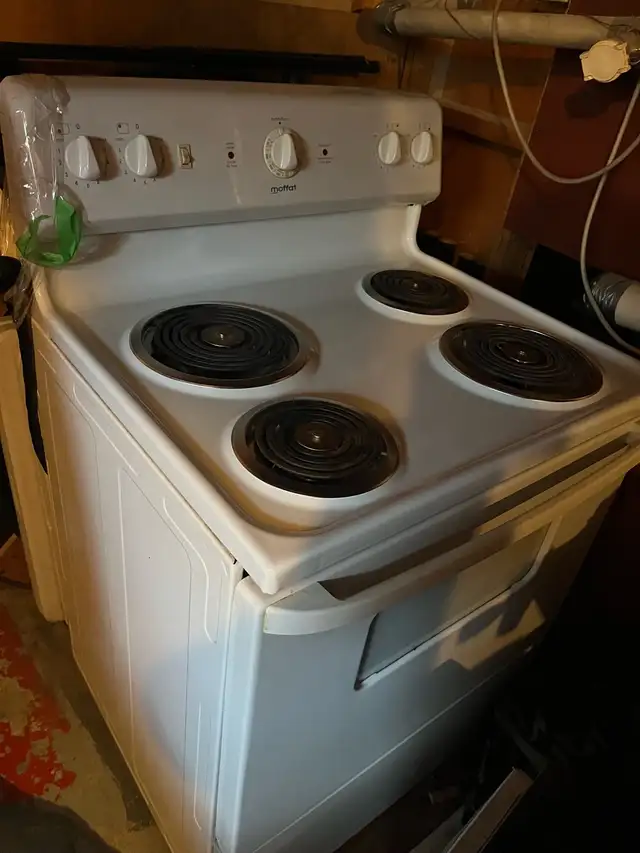 cuisinière Moffat 30 po à vendre