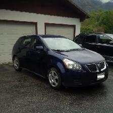 2009 Pontiac Vibe FWD - reliable, great on gas, & low kilometres