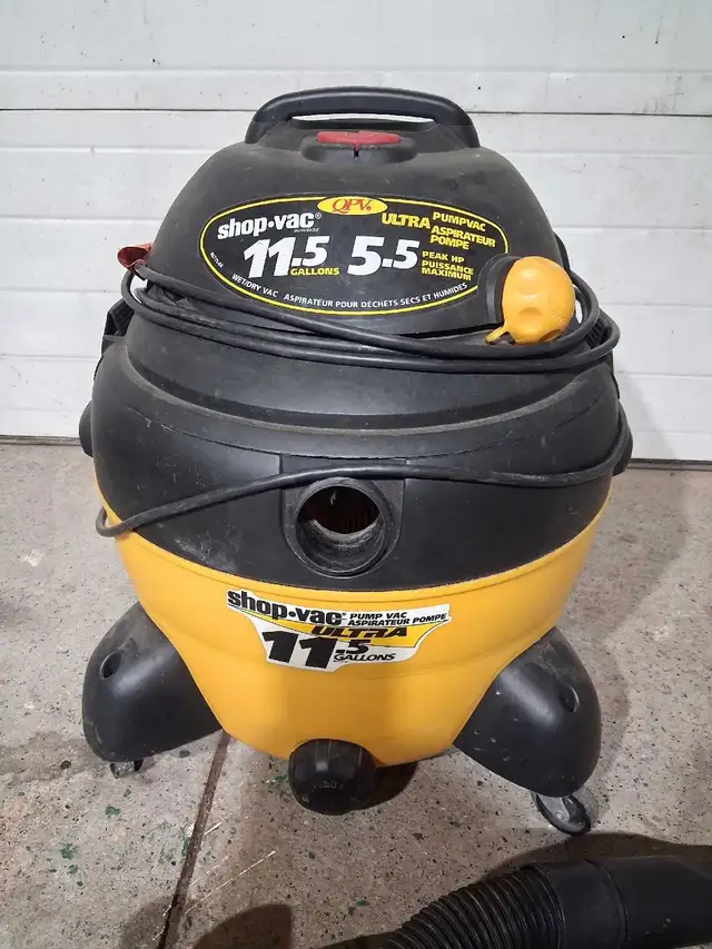 WET/DRY SHOP VAC  11.5 GALLON WORKS GREAT