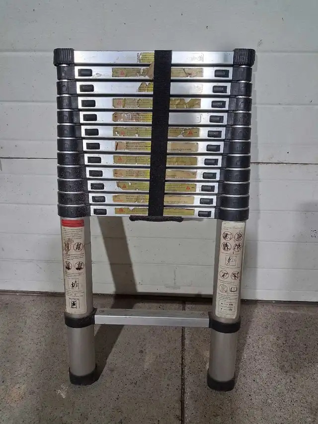 TELESCOPIC 12 FOOT LADDER