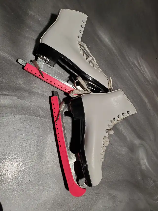 Ice skates - Patins à glace - Size 6