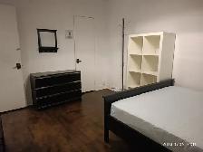 Big room for rent, Close metro Monk, All included. Female only. - Photo 2