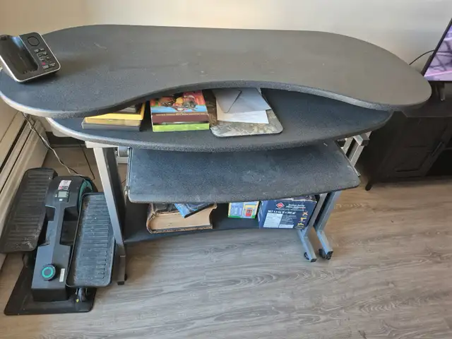 Reconfigurable desk