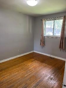 3 Beds 1 Bath Main Floor unit $2800/- available from 13th Sep - Photo 23