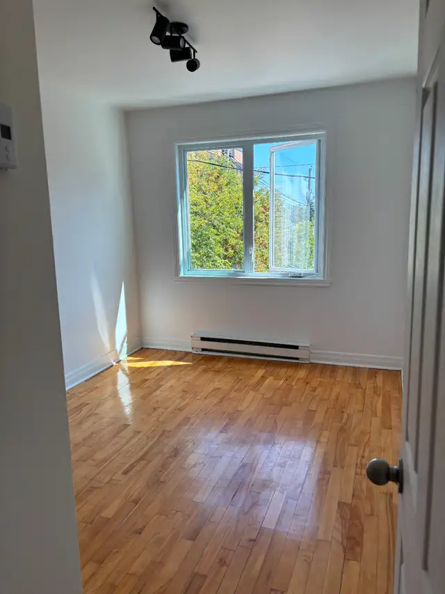 Montréal Hochelaga-Maisonneuve2½ à louer avec 1 chambre fermée