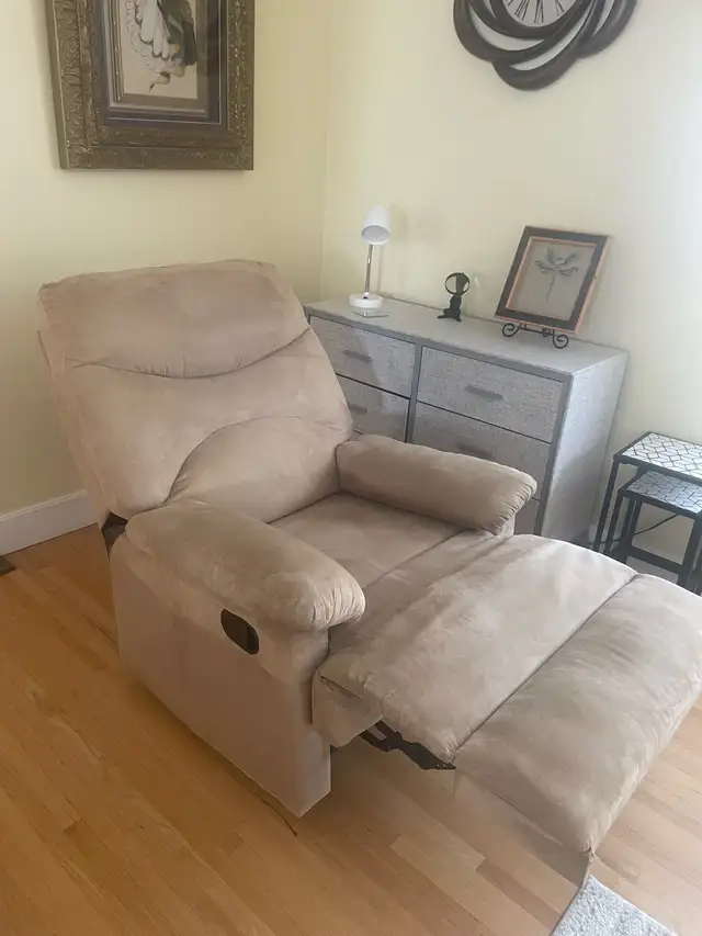 massaging and heating recliner