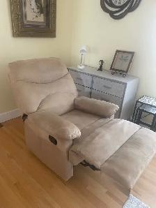 massaging and heating recliner