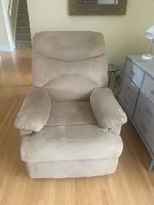 massaging and heating recliner - Photo 2