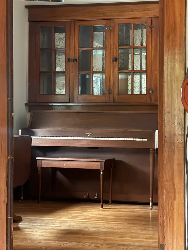 piano apartment size