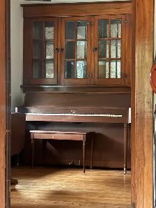 piano apartment size