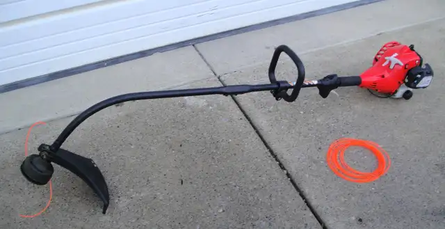 HOMELITE 2 CYCLE GAS GRASS / WEED TRIMMER