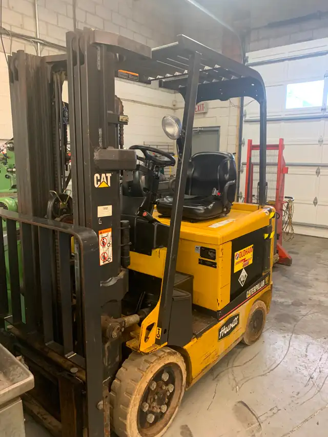 CAT Forklift