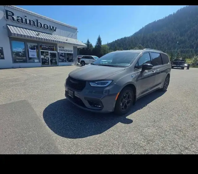 2024 Chrysler Pacifica Hybrid Premium S