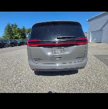 2024 Chrysler Pacifica Hybrid Premium S - Photo 4