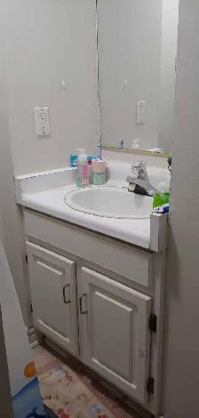 Room For A girl Near Sheridan College Brampton - Photo 4